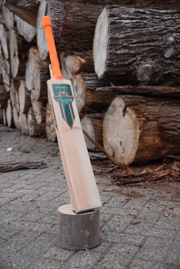 13. Performance Dutch Willow – 2.12 lbs – Mid Profile – Semi-Oval Handle – Massive Bat (Only 1 Left)