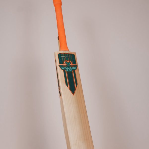 Pro Grade | 2lb 12oz | Mid–Low Middle | Semi-Oval Handle