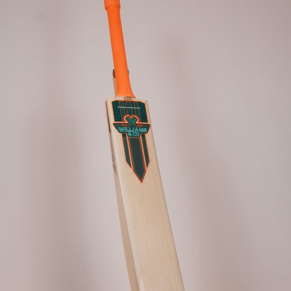 Elite Grade | 2lb 13oz | Mid–Low Middle | Semi-Oval Handle