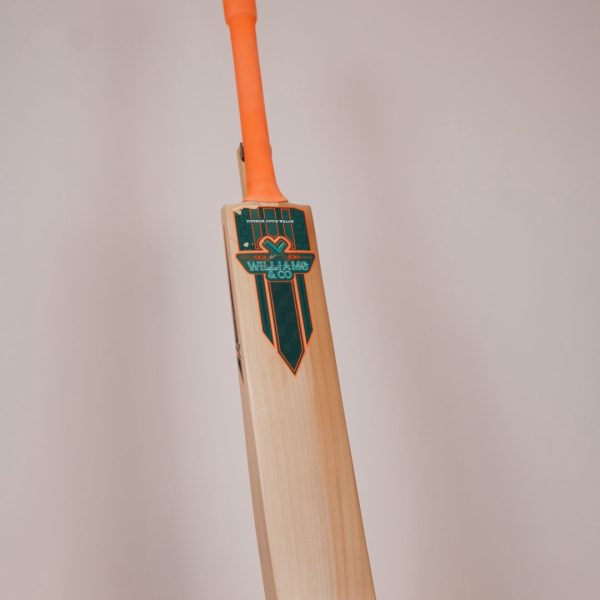 Elite Grade | 2lb 13oz | Mid–Low Middle | Semi-Oval Handle