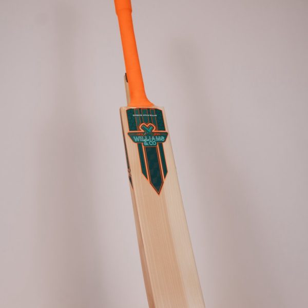 Elite Grade | 2lb 12oz | Mid–Low Middle | Semi-Oval Handle